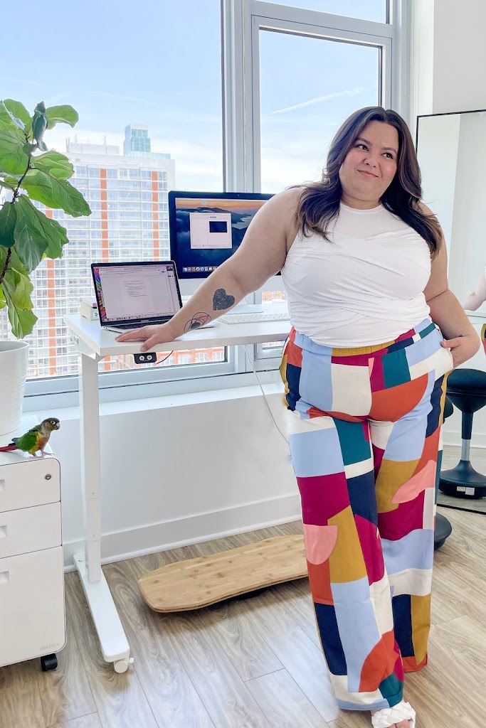 Natalie in the City reviews the best electric standing desk 2022 for the home office.