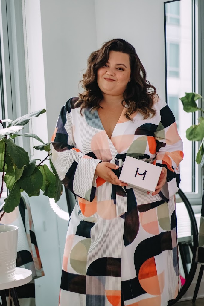Natalie in the City, a petite and plus size blogger with PCOS reviews Modern Fertility's at home hormone test kit.